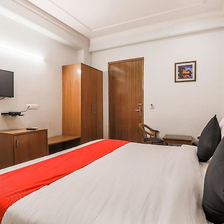 Collection O 426 Red Carpet Hotels Noida Exterior photo