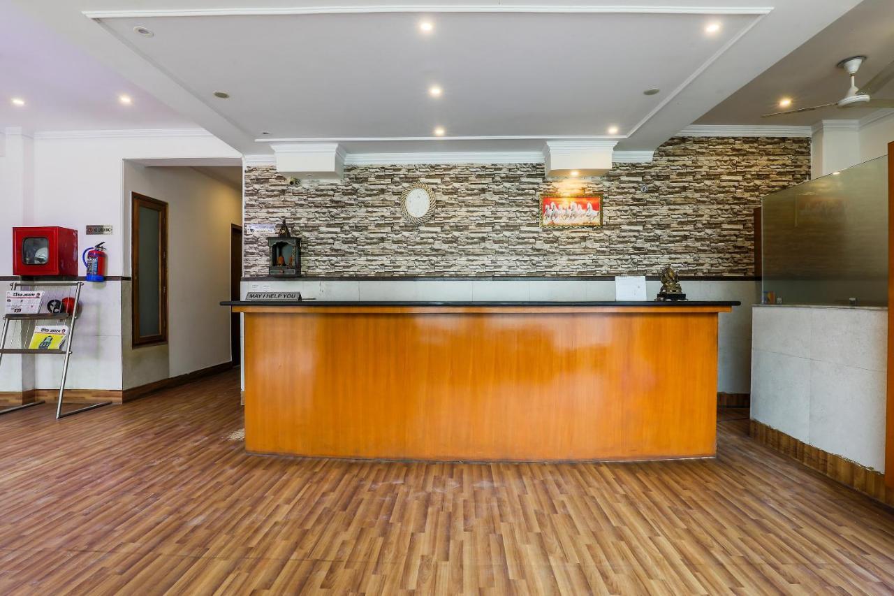 Collection O 426 Red Carpet Hotels Noida Exterior photo